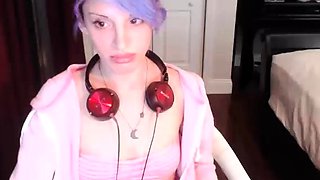 Hot amateur webcam teen masturbates for their fans