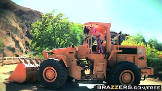 Brazzers - Big Wet Butts - Ass Under Construc