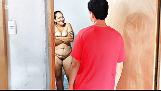 I watch my gf after she comes out of the bath, how delicious she is