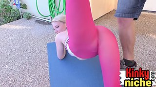 Fitness babe pussybanged by trainer