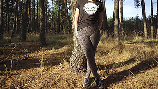 Girl Teases Her Big Cameltoe in Leopard Leggings Outdoors