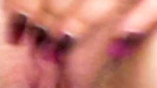 Milf does it on the toilet with her fingers herself