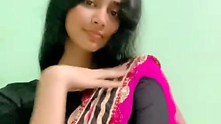 Desi Girl in Desi Dress Showing Her Tits