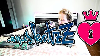 Anuskatzz loves gaping her asshole