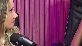 Podcast Turns Suruba! 4 Fucking Hotties, Suck Pussy, Play with Vibrators and Cum Shamelessly Together!
