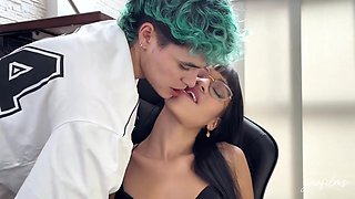 Tienes El Toto Dandole Con El Domi Hasta Que Saque Un Delicioso Squirt - Lesbian Fingering And Gordo