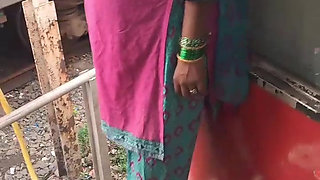 🥵DESI INDIAN TRAIN VALI BHABHI girl have sex with step brother Xxx , Desi Village Doggy style rough hardcore College girl tight