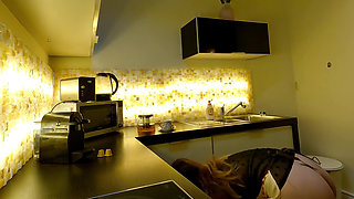 Beautiful redhead hot latina amateur in the kitchen NO PANTIES