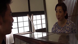 M607g06 a Mature Woman Who Runs a Dry Shop in Kisarazu in Chiba Alone