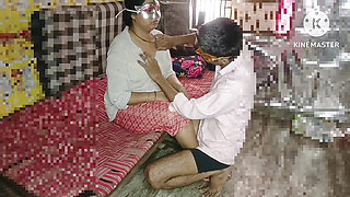 Hot bhabhi was sucked in front of her husband.