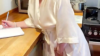 Marie Fingers and Spreads Her Wet Pussy!
