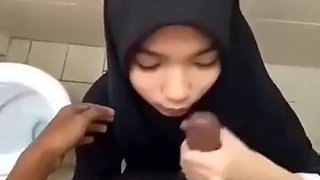 Hijab Toilet Student 18