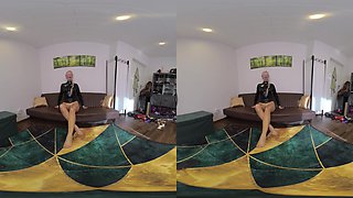Latex Domina Will Dass Du Dir Selber Ins Gesicht Wichst