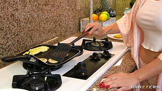 Keeping Ashly Occupied With Van Wylde, Ashly Anderson - Brazzers