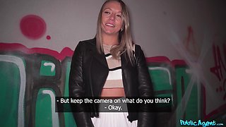 Glamour MILF seductress arousing adult scene