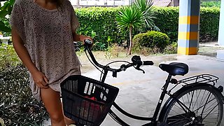 Omg!!! Sexy Amateur MILF Pisses on Her Bike in the Parking Garage