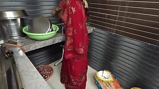 Indian Bhabhi Cures Pussy Itch With Brother-In-Law's Big Cock in Kitchen - Homemade HD