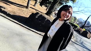 Asian amateur gives outdoor blowjob