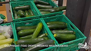 🇫🇷Misschaudexxx, exhibited in a supermarket