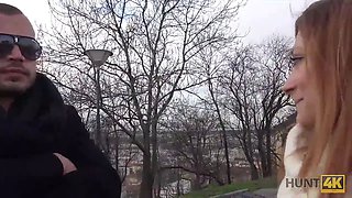 Hunt4k. scopo una ragazza dai capelli rossi davanti al fidanzato