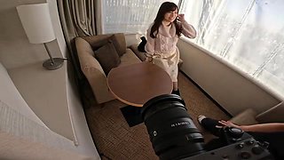 アイドル美女が秘密の個人インタビュー、生着替えとパンチラ隠し撮り