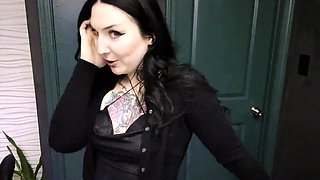Slutty Spice - Aunt Wardrobe Malfunction Leads to Taboo