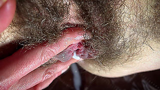 Juicy mom with close-up of her naughty hairy