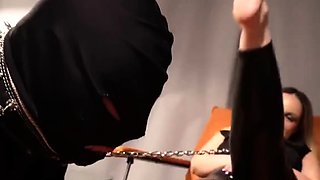 Mistress Merve - Serving my feet drives you crazy