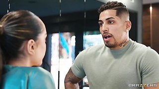 Hard fuck in the kitchen with a big-bottomed model Anna