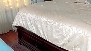 Sunni Daize Enjoys Her Complete Body at Home Massage