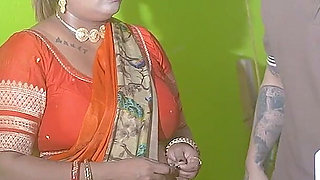Indian Emi Agent Fucked Mother and Step Daughter Together Outside the House in Exchange for Emi