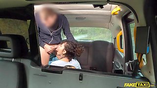 Mih Ninfetinha’s Brazilian Heat in Taxi Seduction