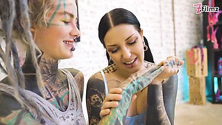 Alternative action with perfect Anuskatzz and Morea Black from Dirty Dreaz