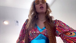 Sutton's Groovy '60s Giantess Fantasy 4K POV Tiny Thrills Await!
