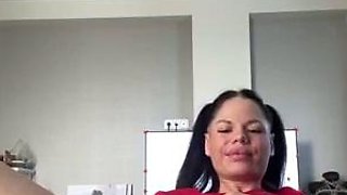 Webcam fun mature brunette with toys cum on cam