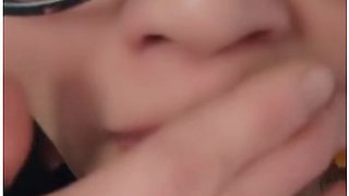 中国熟女幻想在浴缸里做爱和喷水