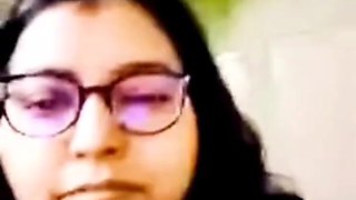 Phat Indian chick witnesses man meat getting off and popshot on web cam