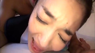 Elegant Flight Attendant Ryu Delivers a Performance Filled with Beauty and Passion - 1