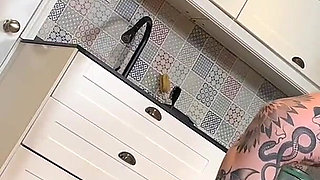 Lady Valeska - 1st Time Squish (hd 1080p Mp4)
