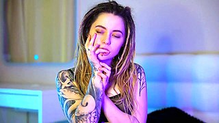 Babe with dreadlocks and tattoos plays with pussy while no