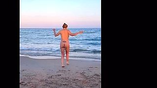 Elisa Dreams - Bukkake et sexe a la plage