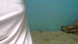 Filipina babe reveals big boobs and pussy on Skype
