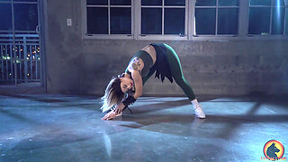 Sonya Blade Stretch