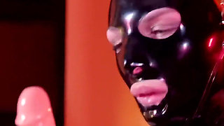 Cute rubber slut deepthroats double dildo