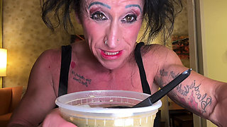 Gulp Thanksgiving: Goddess Kandy Feasts & Swallow You Down Her Throat
