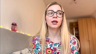2 Ways to Recognize a Real-life Dominatrix