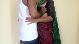 Desi College Teacher Hot Outdoor Romance - Laxi Ammu & Magilmathi Viral 4K Fucking