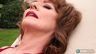 A Bikini GILF Fills Her Ass - Cyndi Sinclair