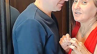 I Licked a Mature MILF and Fucked Her in the Hallway!