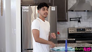 Jade Valentine sucks on stepbro's dick to mind-blowing down before pool fest -s37:e6